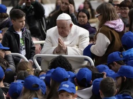 Vatican: Pope to leave hospital on Saturday, eats pizza