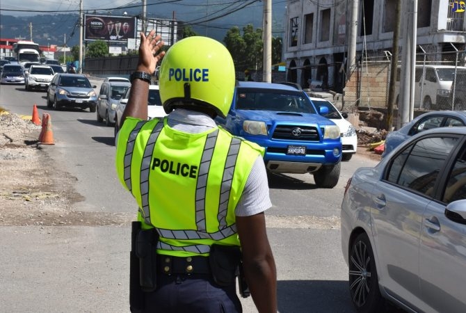 Taffic cop mowed down by taxi driver